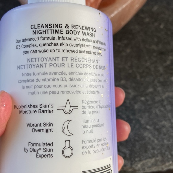 Olay retinol nighttime body wash 530ml - Picture 3 of 3